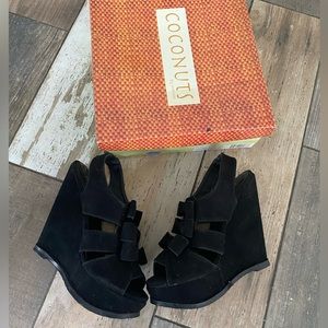 Women’s platform black velvet dress shoes